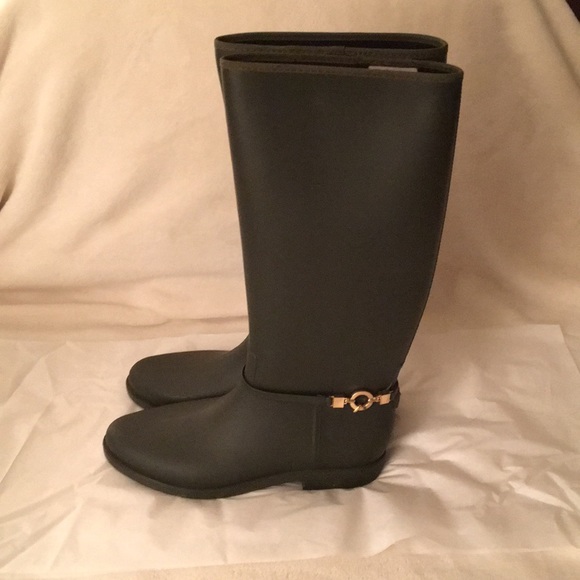 rugged outback rain boots